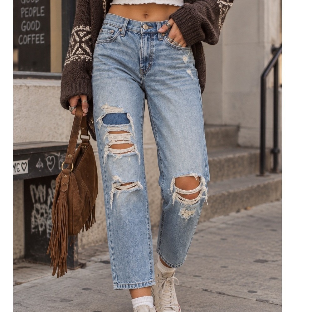 SO Curvy Mom Jeans Light Wash Distressed High Rise Ripped Size28W Festival Crop